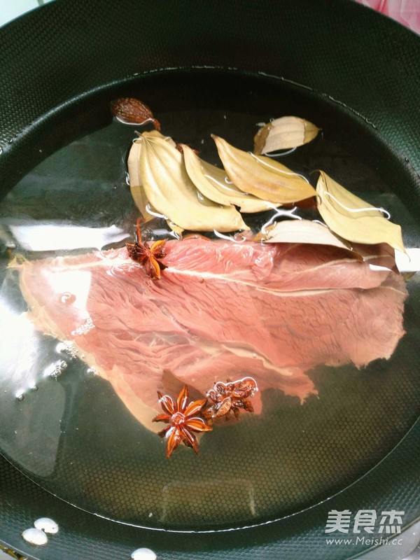 盐炸牛肉的做法