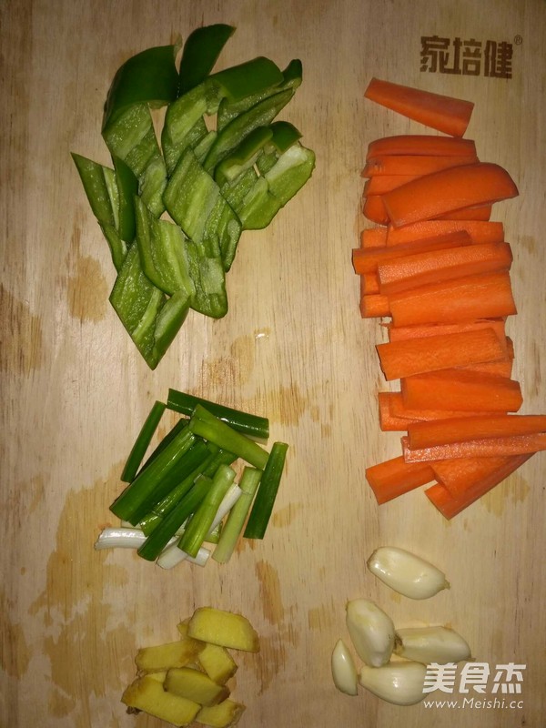 橙汁烧排骨的做法