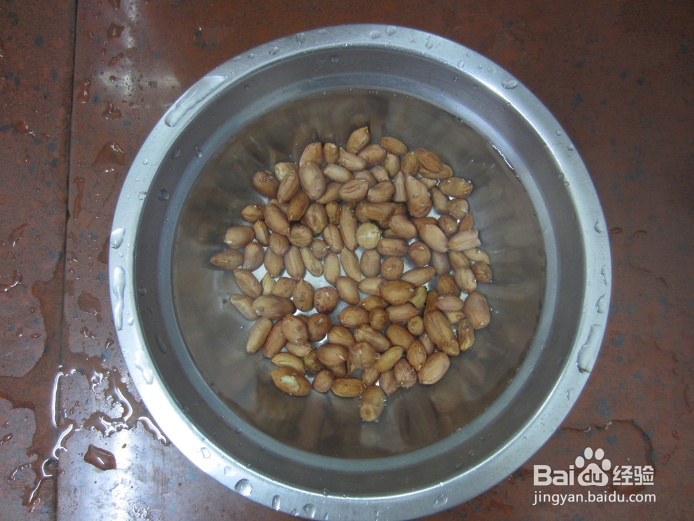 胡萝卜玉米花生鲫鱼汤