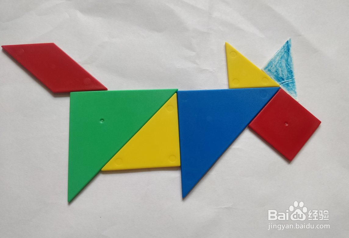 用(蝶式)七巧板怎么拼一只站着的沙皮狗?