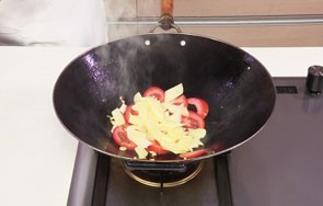 美味的土豆炒西红柿