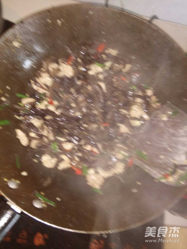 木耳炒肉的做法