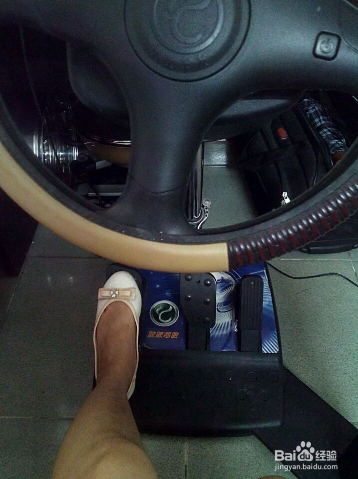 如何使用汽车模拟器