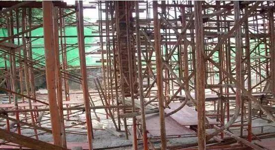 模板起拱是什么意思在混凝土浇筑过程中