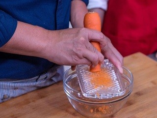 蟹黄豆腐煲怎么做？