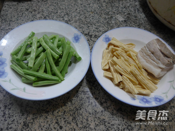 腐竹五花肉炒梅豆