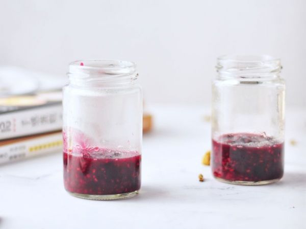 谷物糖渍蓝莓覆盆子酸奶