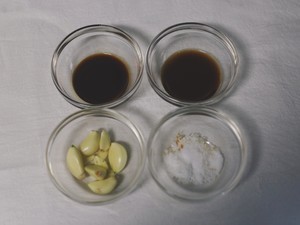 蒜油藕片的做法