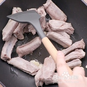 土豆烧排骨怎么做
