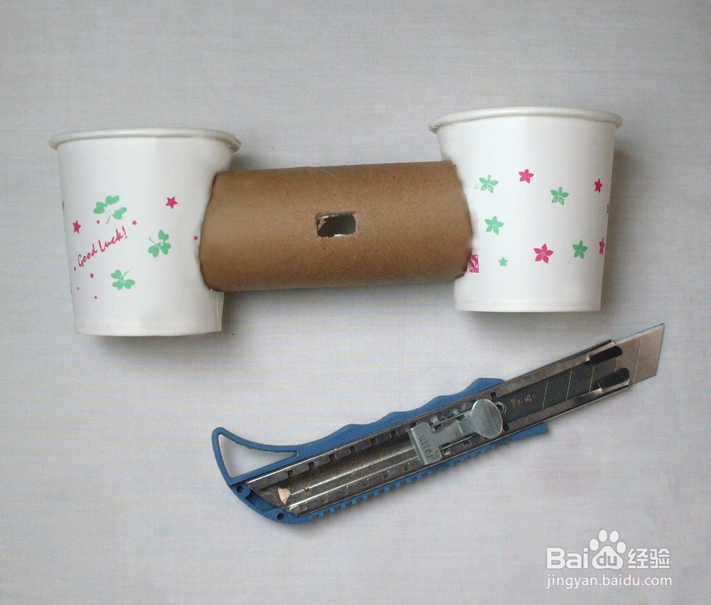 教你用纸杯制作多功能手机扩音器充电座