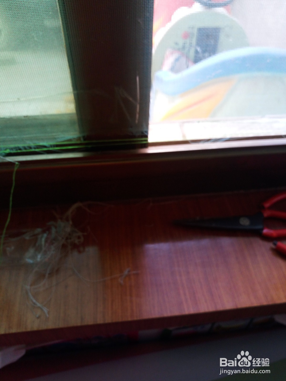 家里窗纱破了的修补方法