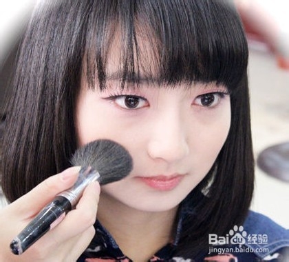 彩妆教程：如何快速打造甜美约会妆容