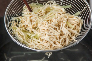 教大家做河虾烩三丝