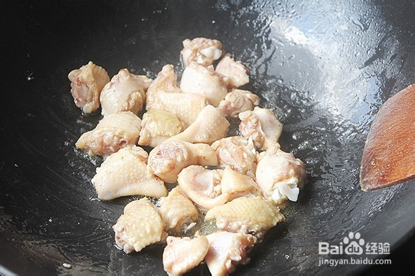 好吃的栗子焖鸡翅