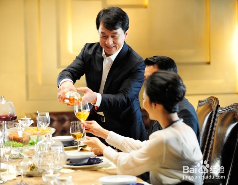 如何品尝干红葡萄酒