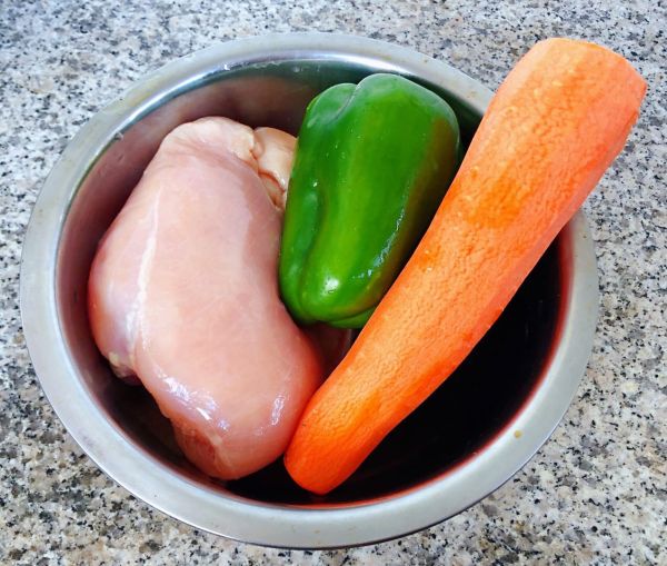 青椒胡萝卜炒鸡丁