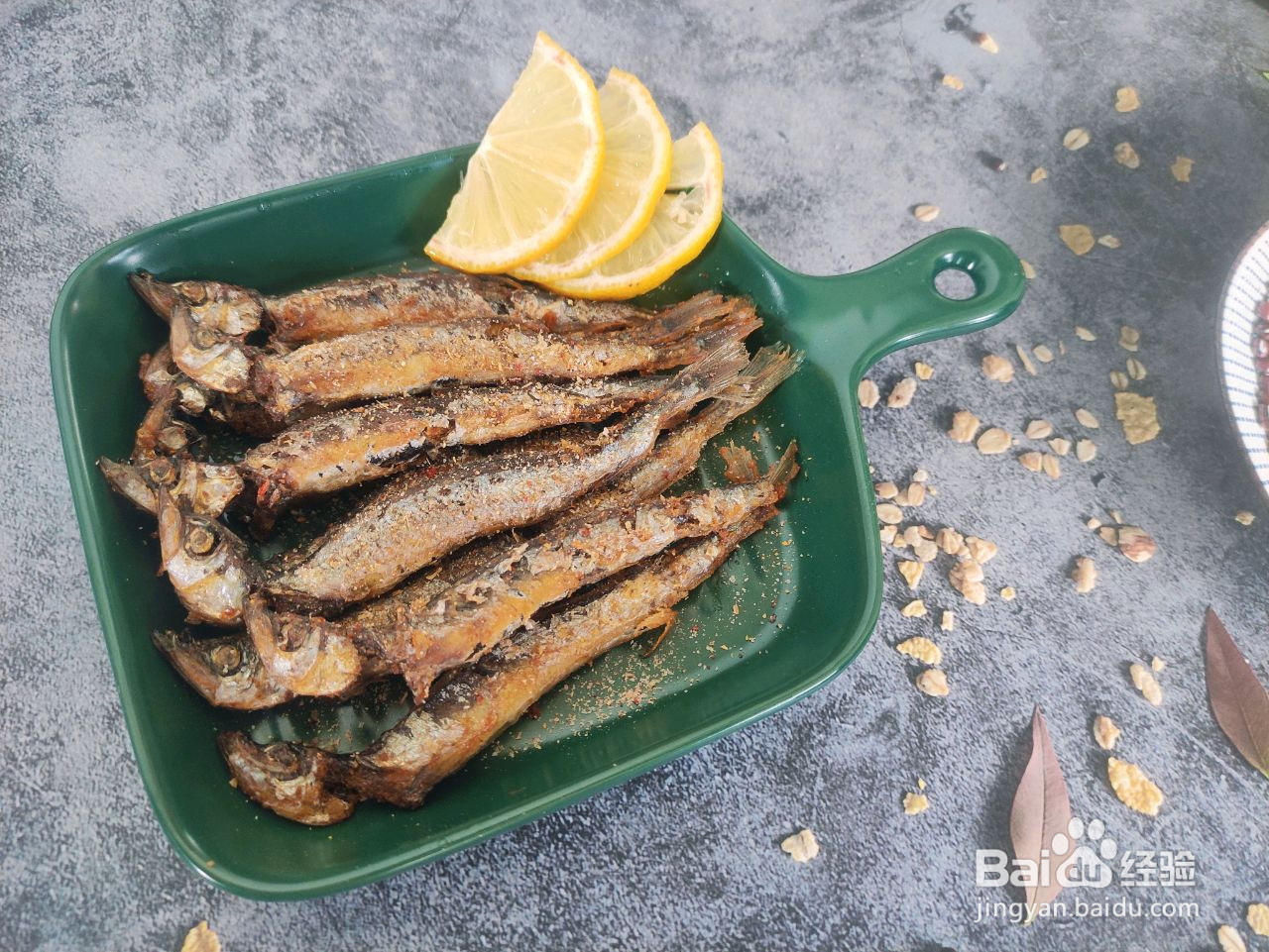 香煎多春鱼的做法