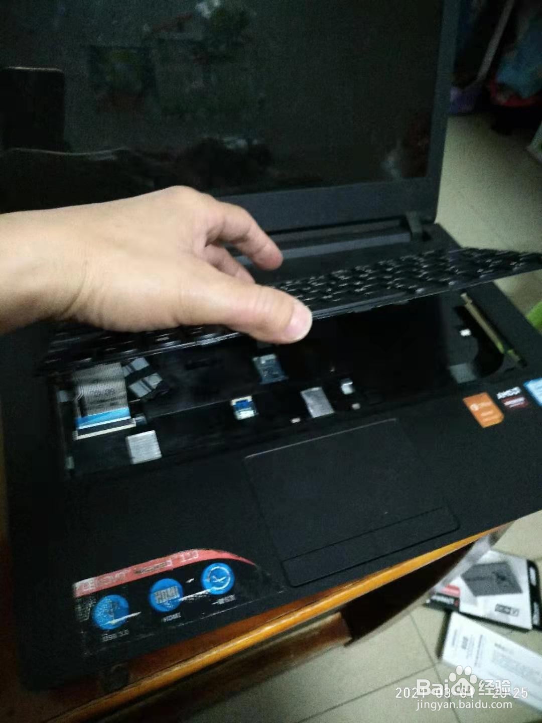 拆装更换配件联想笔记本电脑ideapad 110。