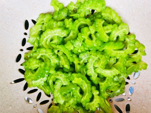 蚝油遇苦瓜肉片