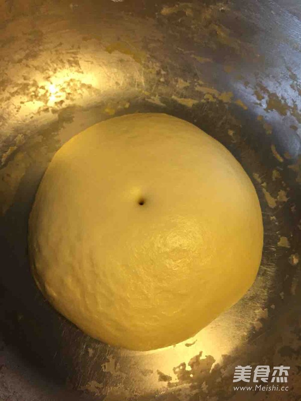 中种牛奶豆沙面包