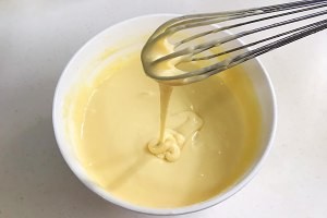 奶油水果华夫饼