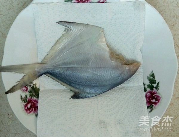 香煎鲳鱼的做法