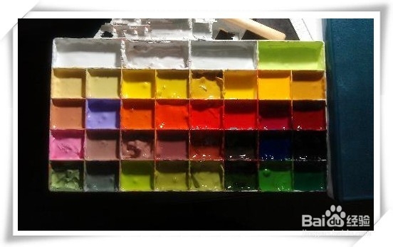 水粉盒颜料的摆放顺序