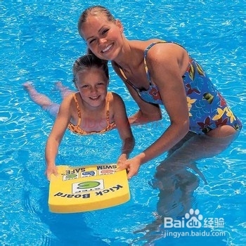 如何学会标准蛙泳