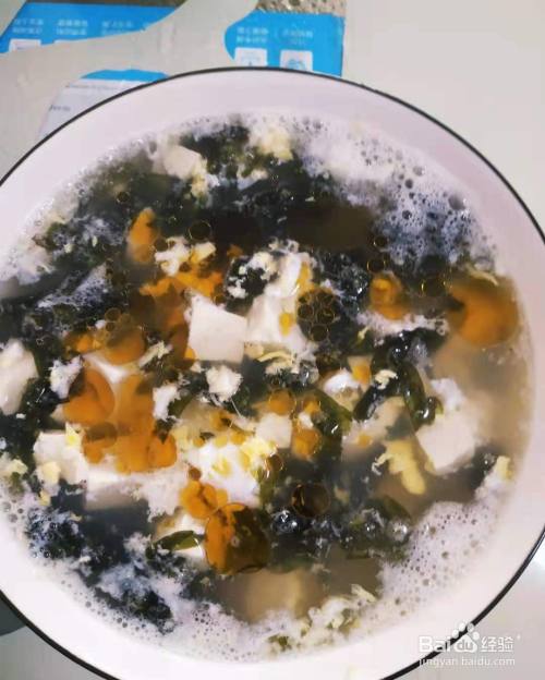 如何制作美味的紫菜鸡蛋豆腐汤