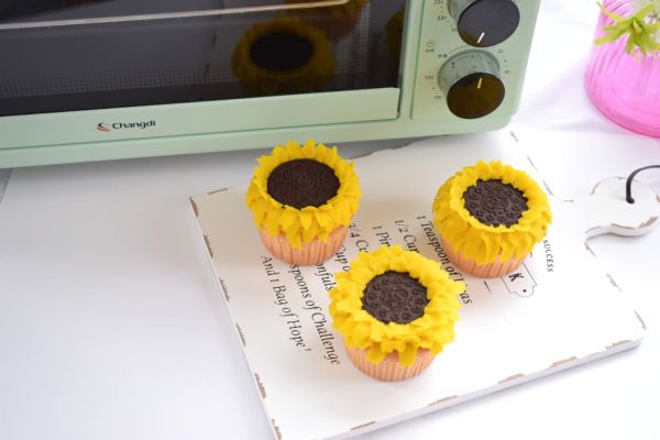 向日葵纸杯蛋糕