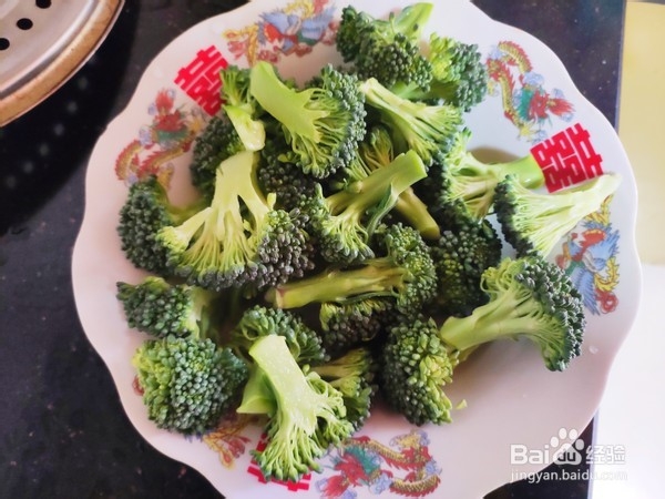 西兰花面条鱼的步骤
