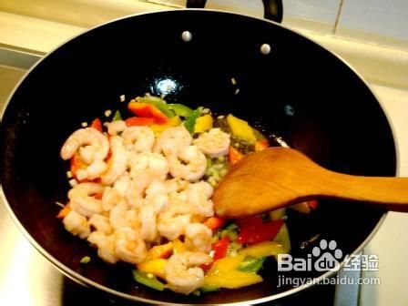 坚果炒什锦虾球