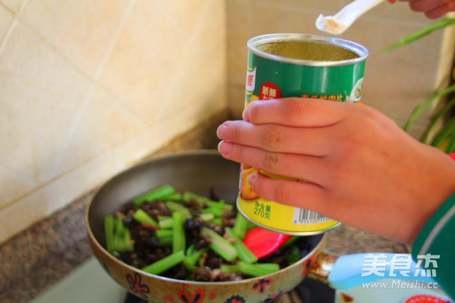 芹菜肉丝的做法