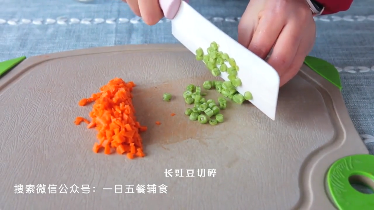 蔬菜蛋黄馒头羹怎么做