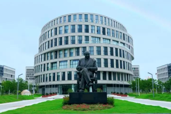 沪都大学商学院是几本