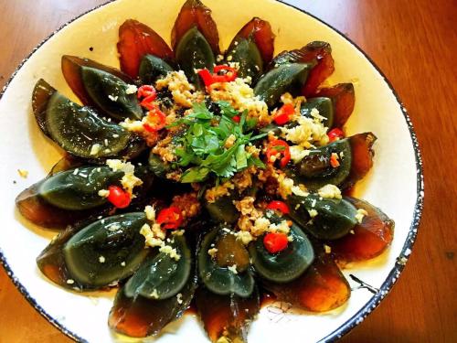 柿子和松花蛋能一起吃吗