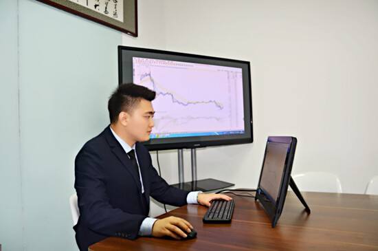 一级金融分析师怎么考