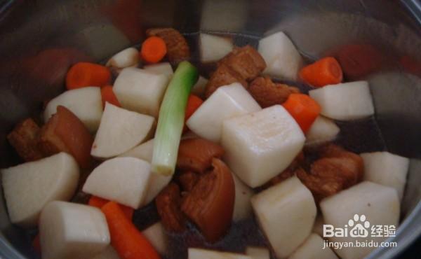 教你做美味的双色萝卜红烧肉