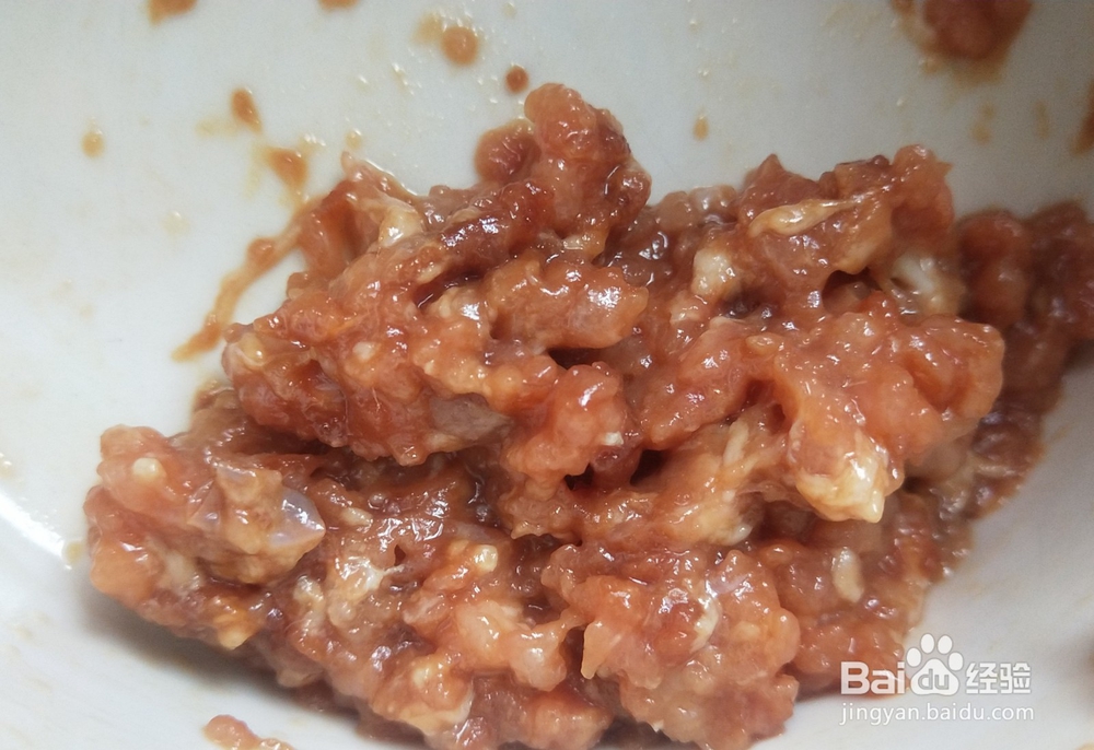 温水蛋液，制作鲜美嫩滑的肉末蛋羹