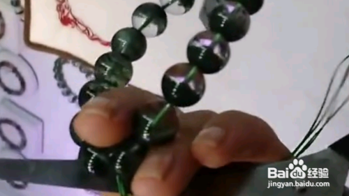 弹力绳手串收尾打结