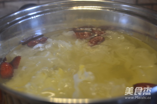 玫瑰银耳红枣羹