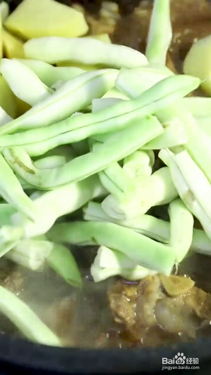 如何制作好吃的排骨土豆烧豆角
