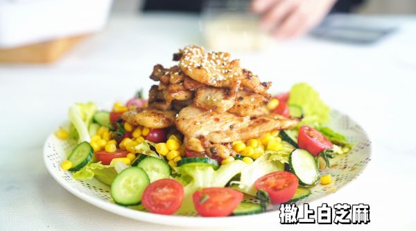 蒜香黑椒鸡肉沙拉