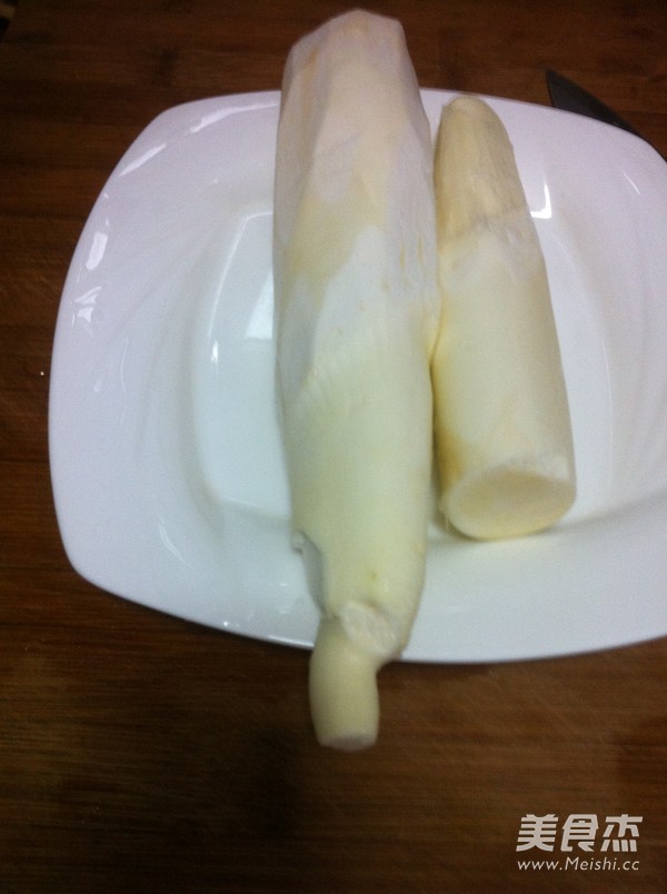 茭白拌木耳的做法