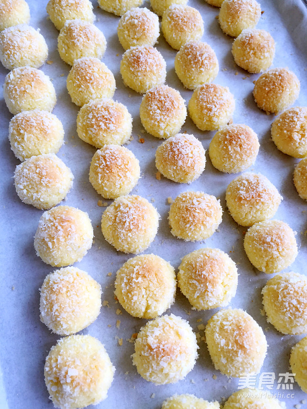 蛋黄椰蓉球的做法