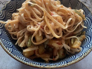豆角、土豆、番茄焖面