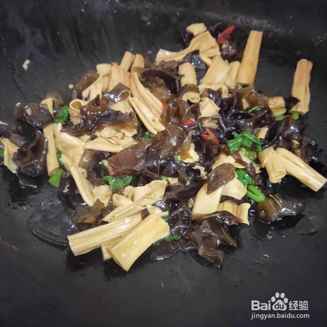 腐竹炒木耳，高蛋白高营养