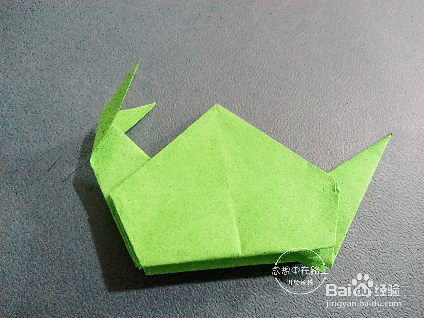 幼儿园小朋友学折纸 一只蜗牛