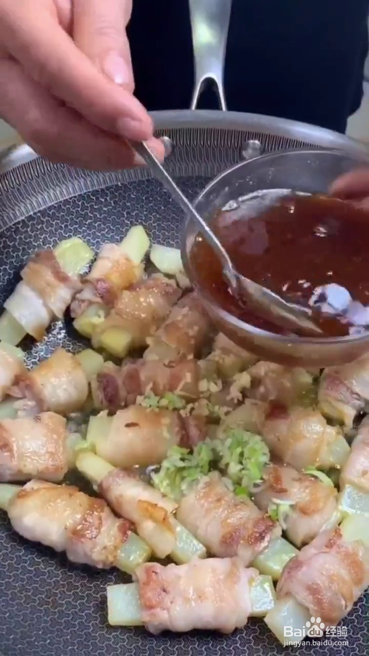 如何用土豆和五花肉制作好吃的“排骨”？