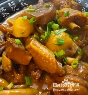 如何做东北名菜小鸡炖蘑菇呢